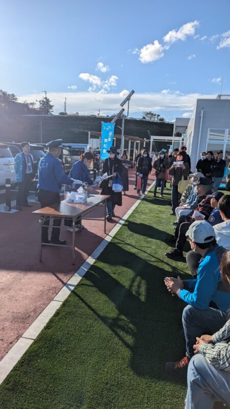 道の駅東松島「写真」ブルーインパルスの限定グッズの抽選会